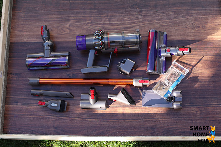 Das komplette Zubehör des Dyson v10 Cyclone Absolute